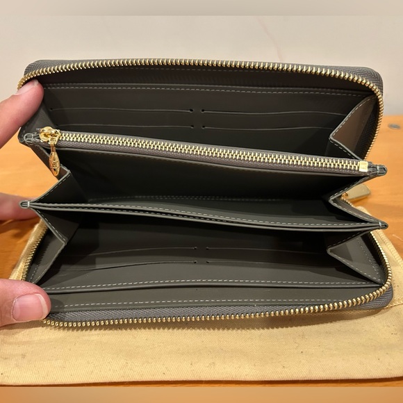 Authentic Louis Vuitton Vernis Zippy Wallet - Picture 4 of 6